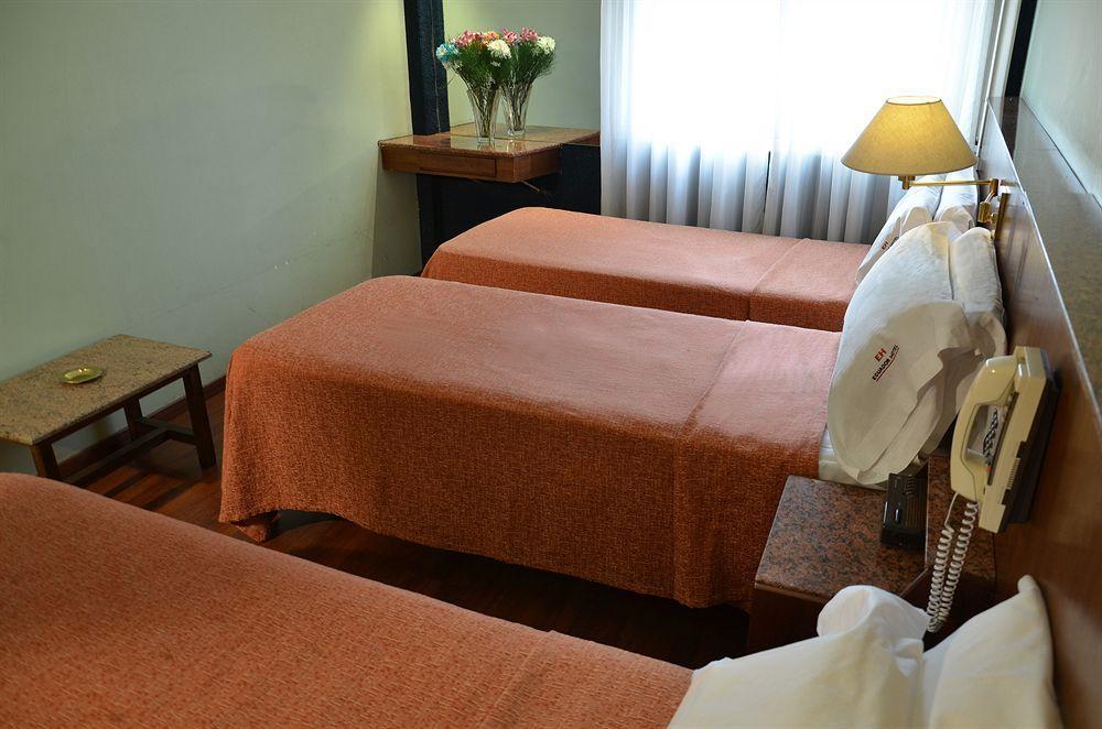 Ecuador Hotel บัวโนสไอเรส ภายนอก รูปภาพ