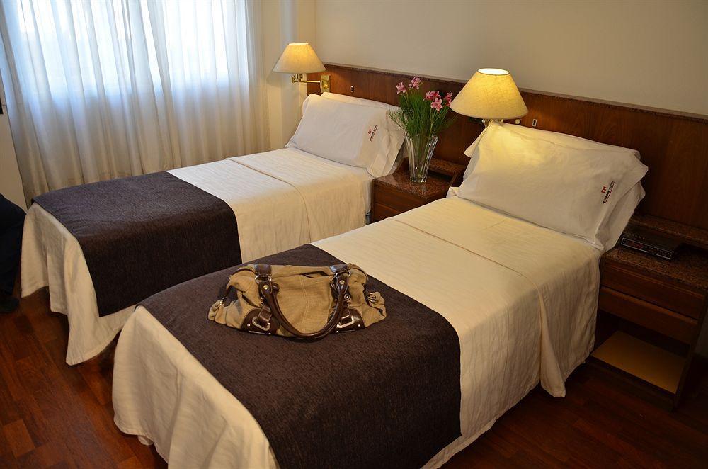 Ecuador Hotel บัวโนสไอเรส ภายนอก รูปภาพ