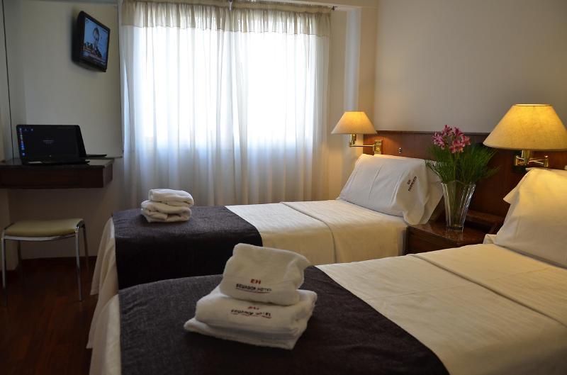 Ecuador Hotel บัวโนสไอเรส ภายนอก รูปภาพ