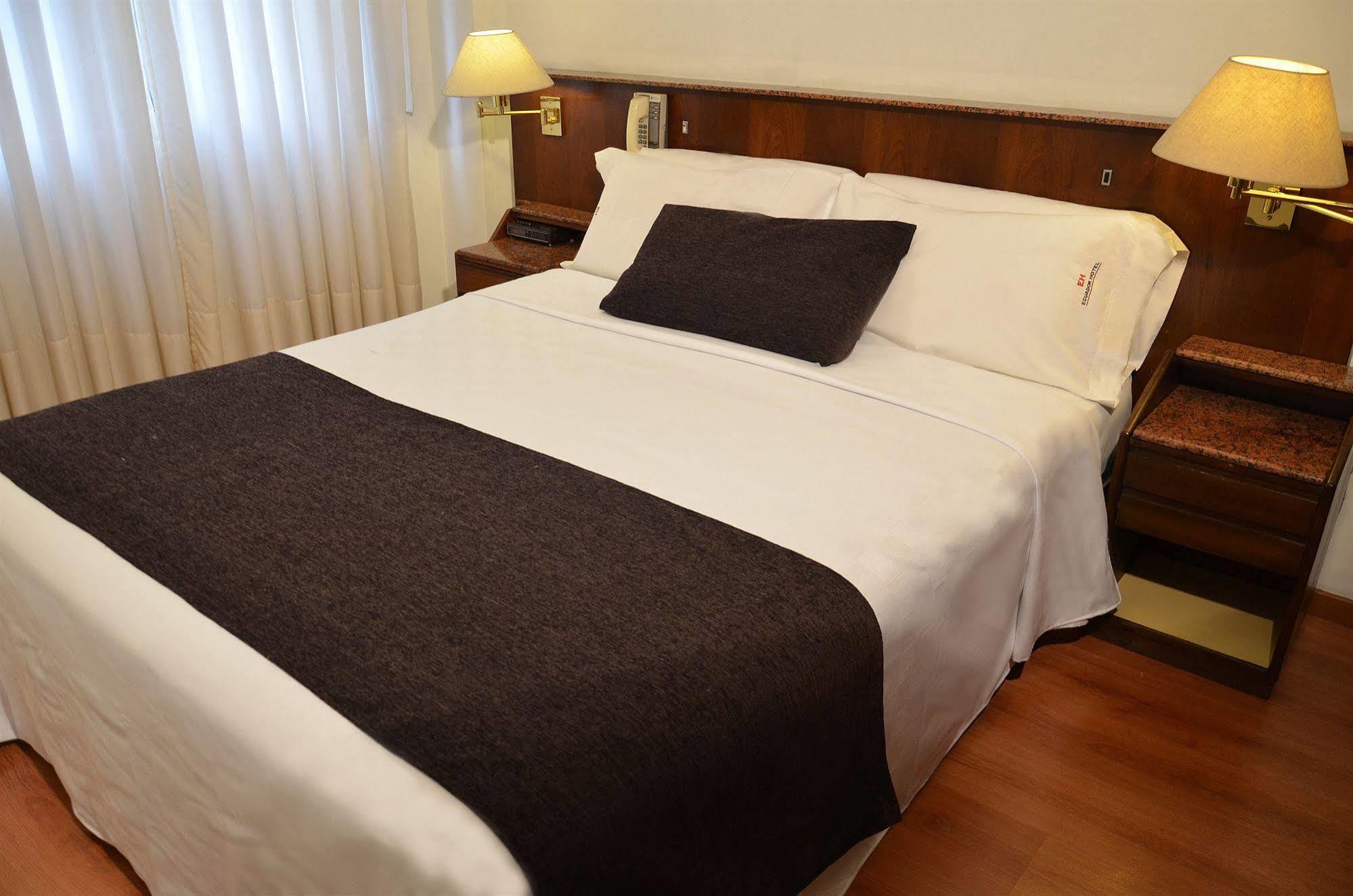 Ecuador Hotel บัวโนสไอเรส ภายนอก รูปภาพ