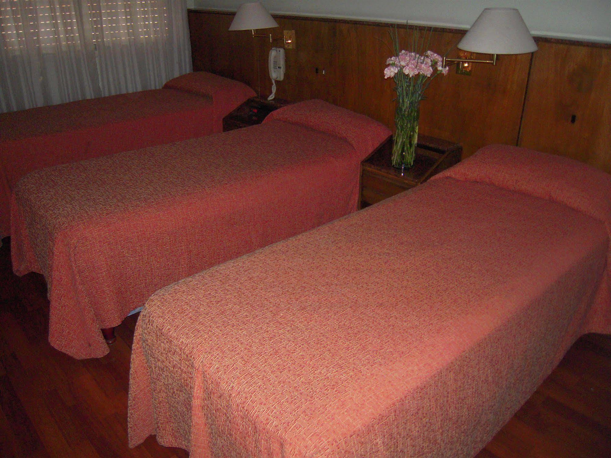 Ecuador Hotel บัวโนสไอเรส ภายนอก รูปภาพ