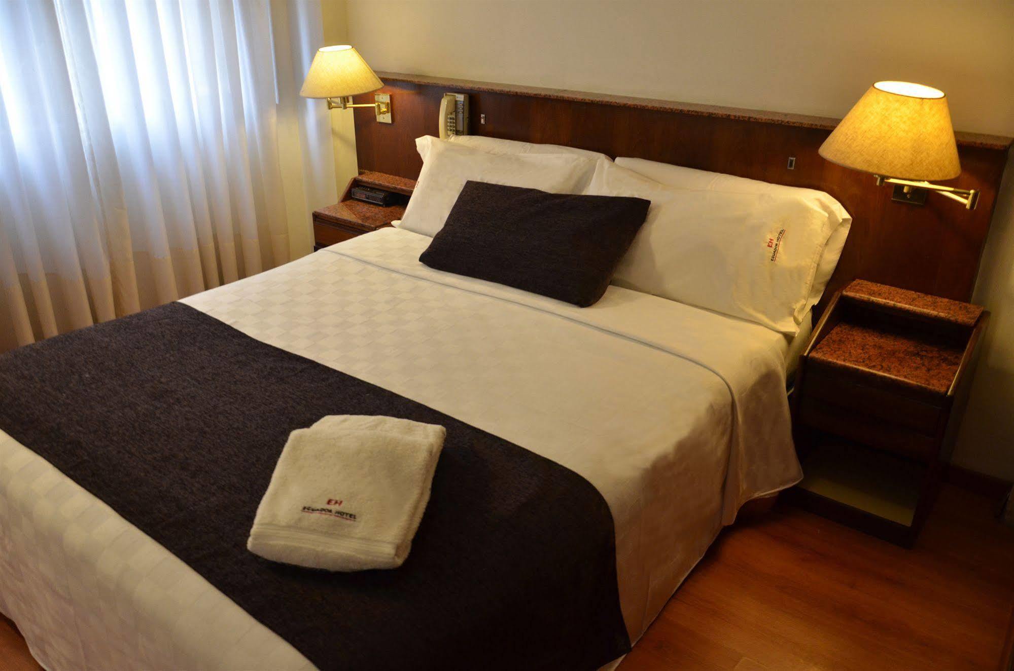 Ecuador Hotel บัวโนสไอเรส ภายนอก รูปภาพ