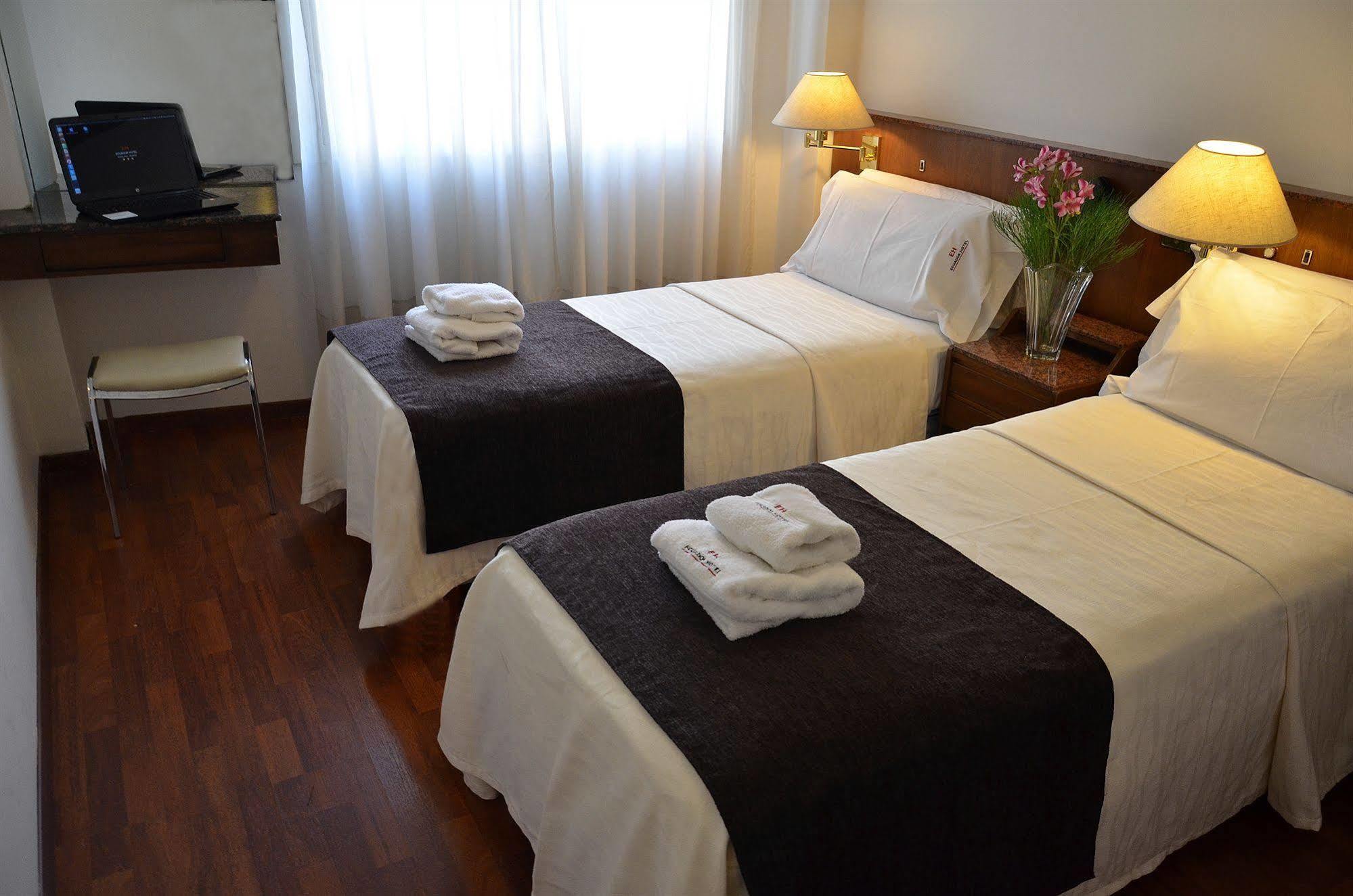 Ecuador Hotel บัวโนสไอเรส ภายนอก รูปภาพ